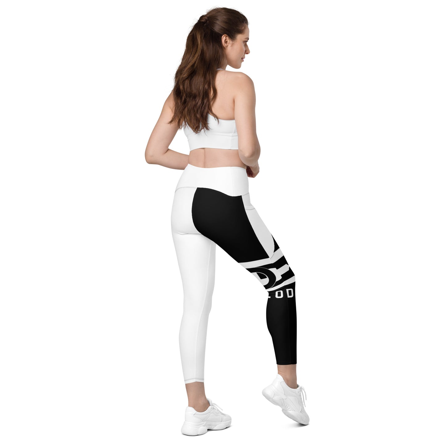 DDE8 London Crossover Leggings with Pockets: Uniting High Fashion with Ultimate Functionality