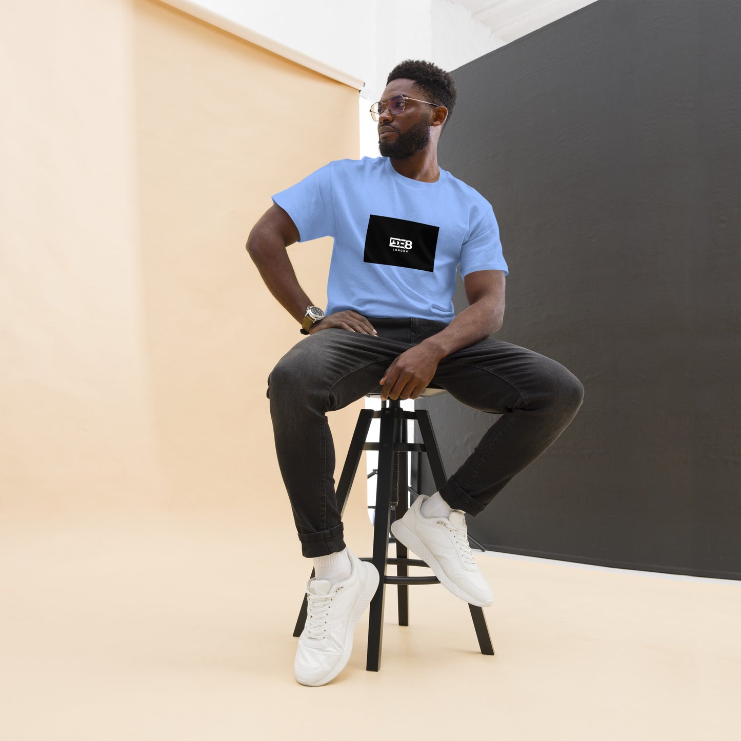 DDE8 London Men's Classic Tee: The Essence of High Fashion Simplicity