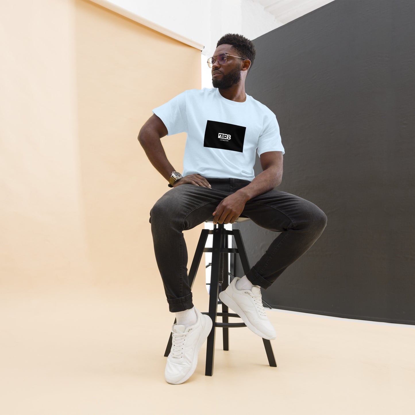 DDE8 London Men's Classic Tee: The Essence of High Fashion Simplicity