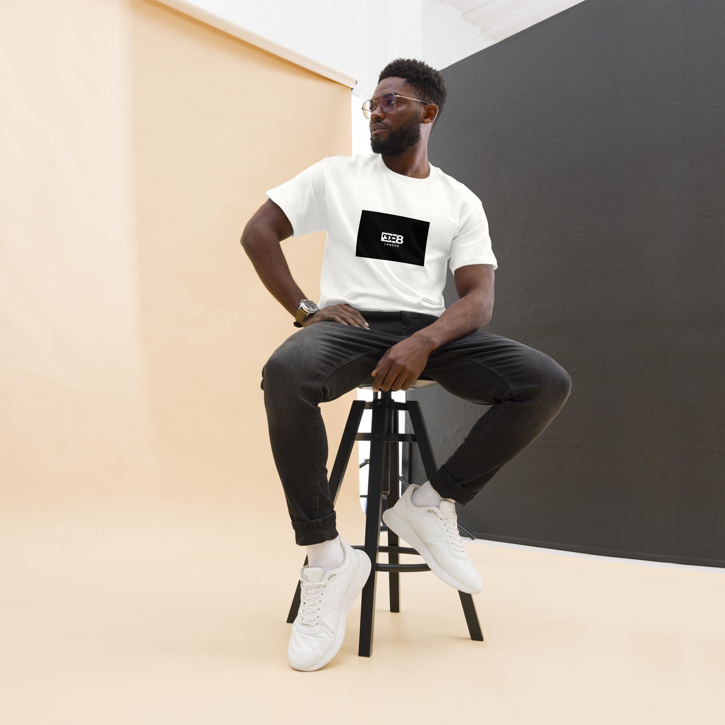 DDE8 London Men's Classic Tee: The Essence of High Fashion Simplicity